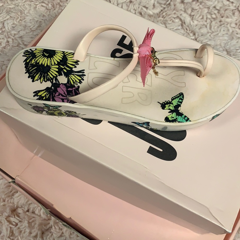 Juicy couture size 9 sandals juicy flower child sandals
